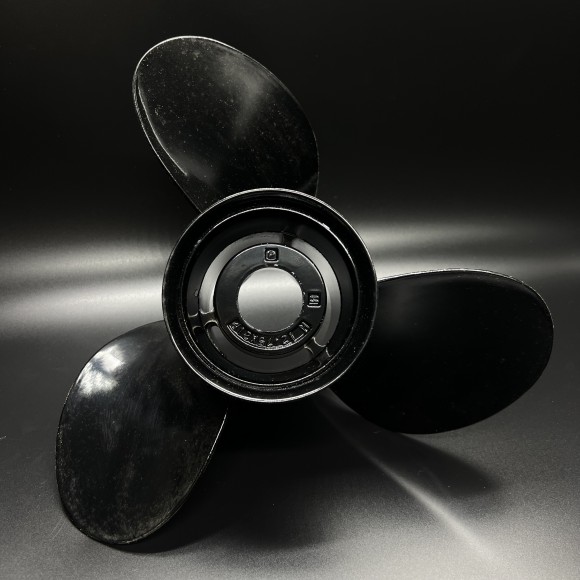 Гребной винт Mercury Black Max (12-3/4х21R) Гребной винт Mercury Black Max (12-3/4х21R)