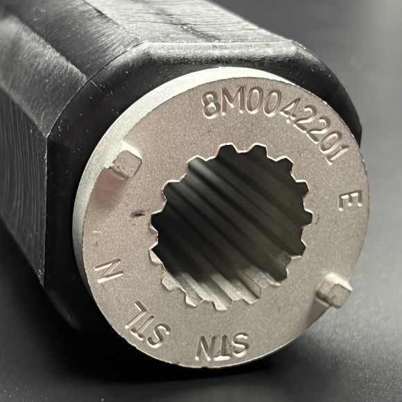 Гребной винт Mercury Black Max (12-1/2х23R) Гребной винт Mercury Black Max (12-1/2х23R)