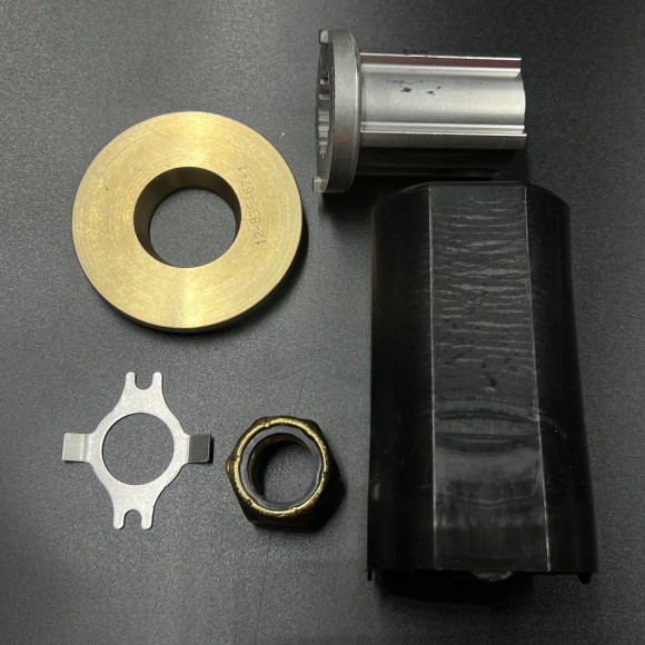 Гребной винт Mercury Black Max (12-1/2х23R) Гребной винт Mercury Black Max (12-1/2х23R)