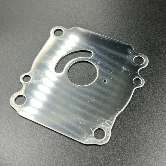 Пластина помпы охлаждения Suzuki DT90-100, DF60-140, DF100-140(A) (Kacawa)