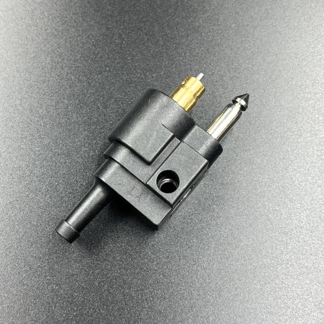 Коннектор топливный Yamaha 4-90, F4-70 (из мотора) (Omax)
