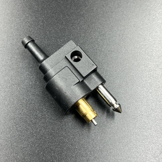 Коннектор топливный Yamaha 4-90, F4-70 (из мотора) (Omax)
