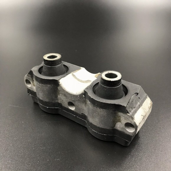 Демпфер опорный резиновый Yamaha 20-25 (Верхний) (Yamaha)