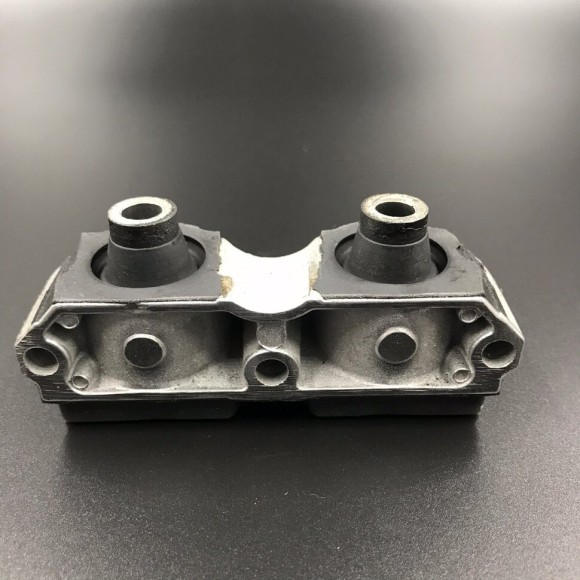 Демпфер опорный резиновый Yamaha 20-25 (Верхний) (Yamaha)