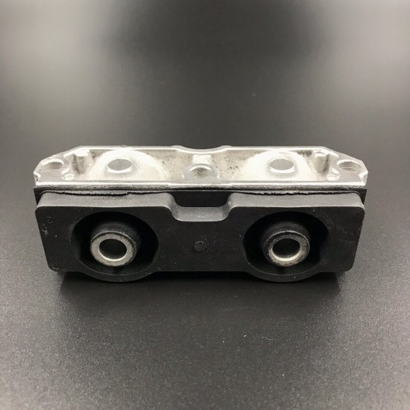 Демпфер опорный резиновый Yamaha 20-25 (Верхний) (Yamaha)