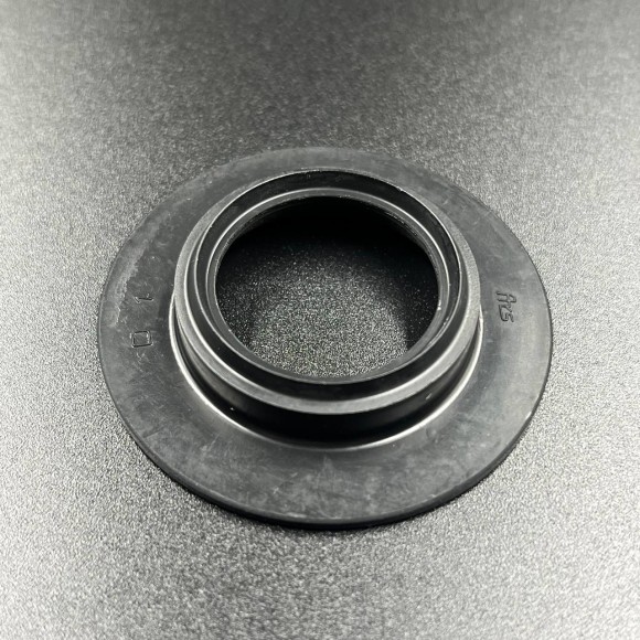 Крышка сальников Yamaha 6E5-45344-00