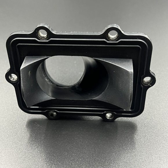 Впускной патрубок BRP BRP LYNX; Ski-Doo Rotax 550F; Skandic 550F (420867105) (KINETIX) Впускной патрубок BRP BRP LYNX; Ski-Doo Rotax 550F; Skandic 550F (420867105) (KINETIX)