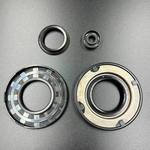 Комплект сальников (4 шт) двигателя Ski-Doo, Lynx 09-55204 (420931280; 420931910; 420931795; 4202301 Комплект сальников (4 шт) двигателя Ski-Doo, Lynx 09-55204 (420931280; 420931910; 420931795; 4202301