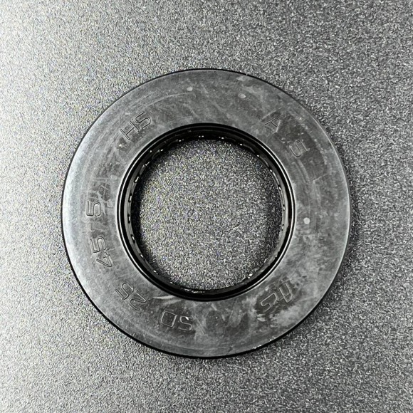 Сальник коленвала Suzuki 09283-25076 Сальник коленвала Suzuki 09283-25076