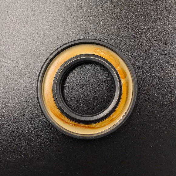 Сальник коленвала Suzuki 09283-25076 Сальник коленвала Suzuki 09283-25076