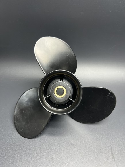 Гребной винт Tohatsu 9.9-18 (3x9.25x9) (Уценка) Гребной винт Tohatsu 9.9-18 (3x9.25x9) (Уценка)