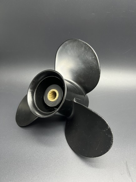 Гребной винт Tohatsu 9.9-18 (3x9.25x9) (Уценка) Гребной винт Tohatsu 9.9-18 (3x9.25x9) (Уценка)