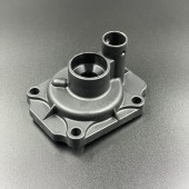 Корпус помпы охлаждения Suzuki DT25-30, DF25-30(A) (PREMARINE) Корпус помпы охлаждения Suzuki DT25-30, DF25-30(A) (PREMARINE)