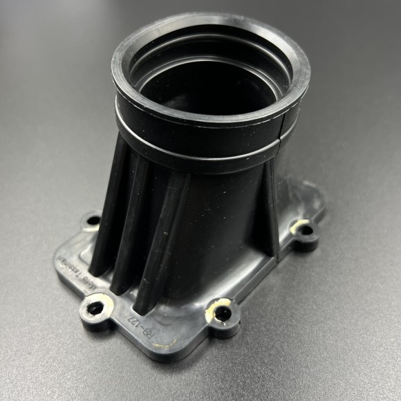 Впускной патрубок карбюратора SKI-DOO BRP 800 E-TEC (SM-07172) (PREMARINE) Впускной патрубок карбюратора SKI-DOO BRP 800 E-TEC (SM-07172) (PREMARINE)