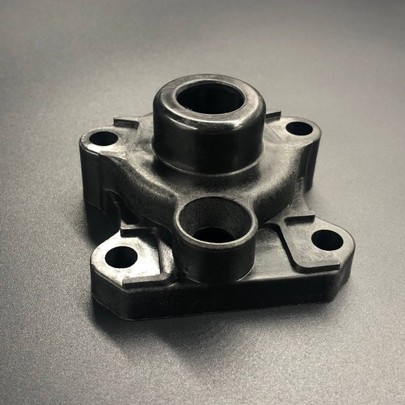 Корпус помпы охлаждения Yamaha 60-70 (PREMARINE) Корпус помпы охлаждения Yamaha 60-70 (PREMARINE)