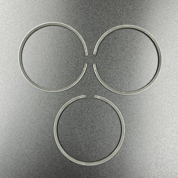 Кольца поршневые, комплект на один поршень Yamaha 40-50 (0.50mm) (3Ring) (Omax) Кольца поршневые, комплект на один поршень Yamaha 40-50 (0.50mm) (3Ring) (Omax)