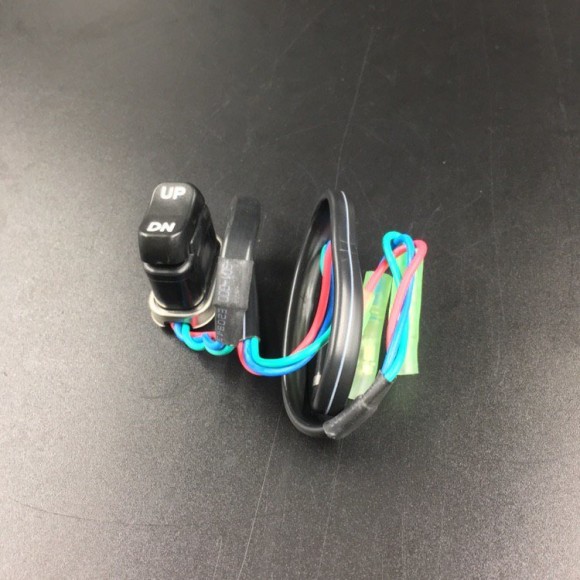 Кнопка гидроподъема пульта д/у Yamaha 703 (Omax) Кнопка гидроподъема пульта д/у Yamaha 703 (Omax)