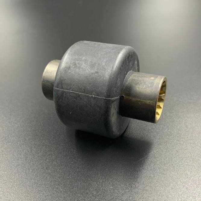 Втулка гребного винта резиновая Yamaha 40-55, F30-60 (Omax)