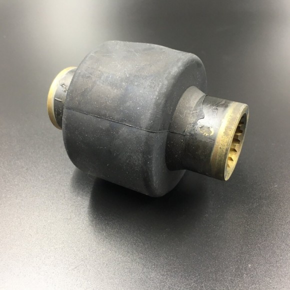 Втулка гребного винта резиновая Yamaha 60-140, F70-130 (Omax)