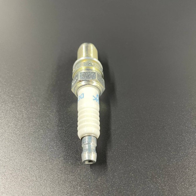 Свеча зажигания 3932 DCPR7E (NGK)