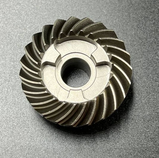 Шестерня заднего хода Suzuki DT4, DF4-6 (57521-98601; 57521-91J00) (Omax)