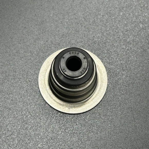 Колпачок маслосъемный Mercury 30-40 CARB/ 40-60 EFI (858271) (MERCURY)