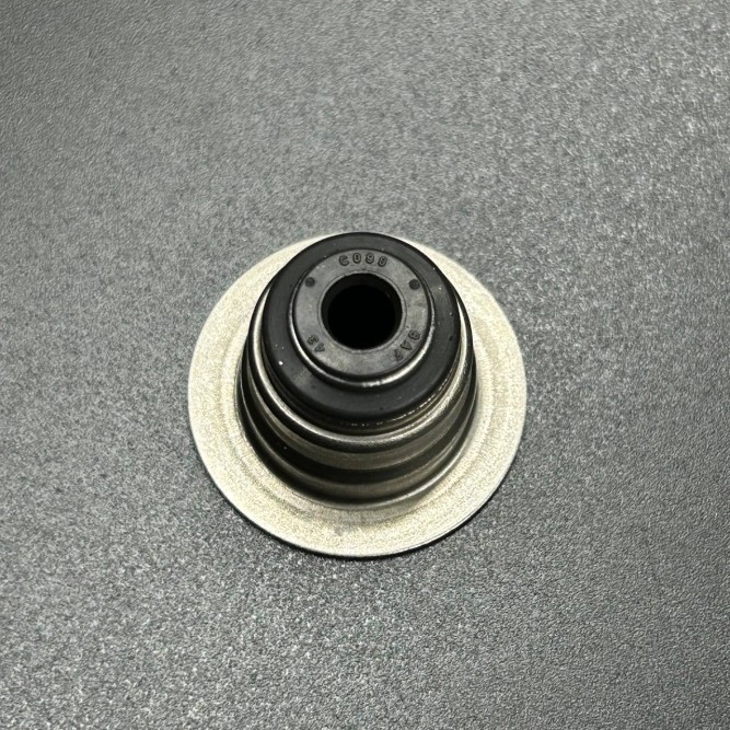 Колпачок маслосъемный Mercury 30-40 CARB/ 40-60 EFI (858271) (MERCURY)
