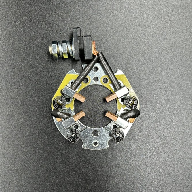 Щеточный узел Yamaha 115-250, Honda 50, Tohatsu 90 (WUHU)