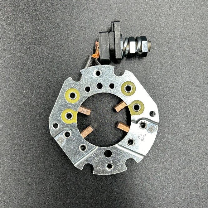 Щеточный узел Yamaha 115-250, Honda 50, Tohatsu 90 (WUHU)