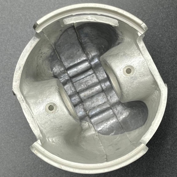 Поршень Yamaha 40X (STD) (PREMARINE) (УЦЕНКА) Поршень Yamaha 40X (STD) (PREMARINE) (УЦЕНКА)