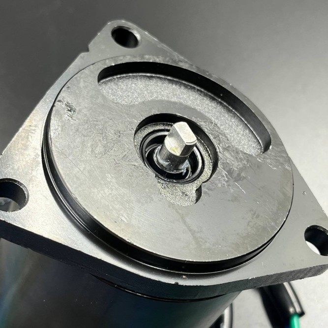 Мотор гидроподъемника Yamaha F200-300 (WUHU) (69J-43880-01)
