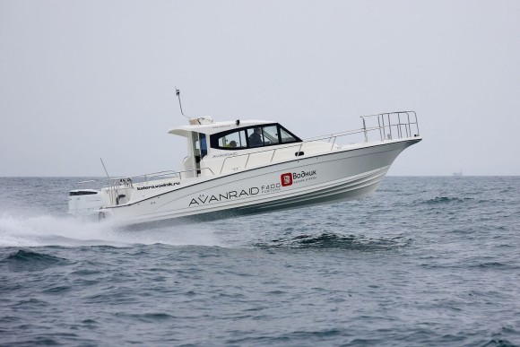Катер AVANRAID F400 Fortuna с моторами Suzuki DF300APX Катер AVANRAID F400 Fortuna с моторами Suzuki DF300APX