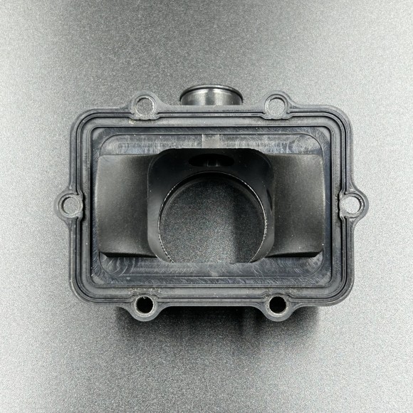 Впускной патрубок BRP (420867861) (KINETIX) Впускной патрубок BRP (420867861) (KINETIX)