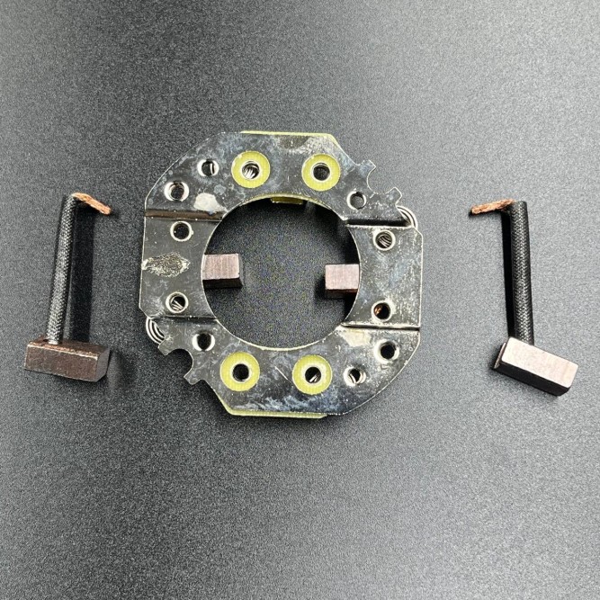 Щеточный узел YAMAHA 55, 75-90, Mercury 50