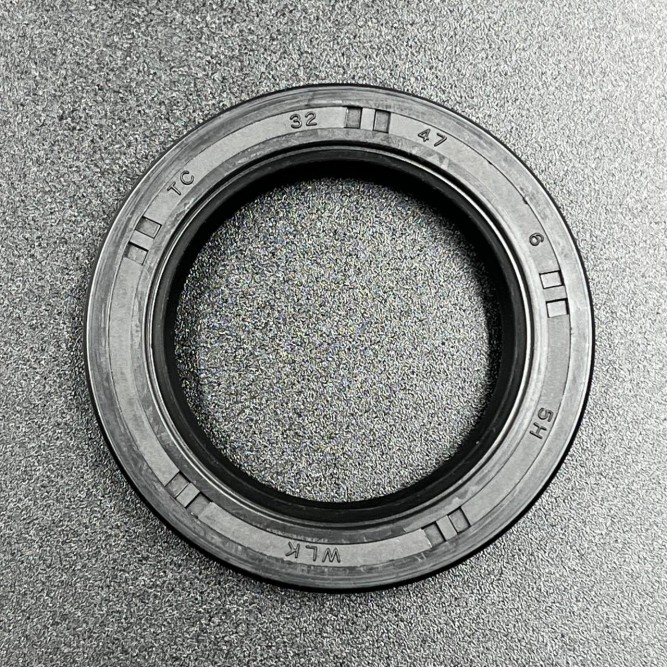 Сальник коленвала нижний Suzuki DF90-350A (09283-32044) (32x47x6)(Sinera)