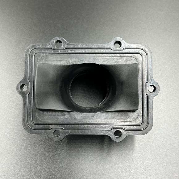 Впускной патрубок BRP (420867300) (KINETIX) Впускной патрубок BRP (420867300) (KINETIX)