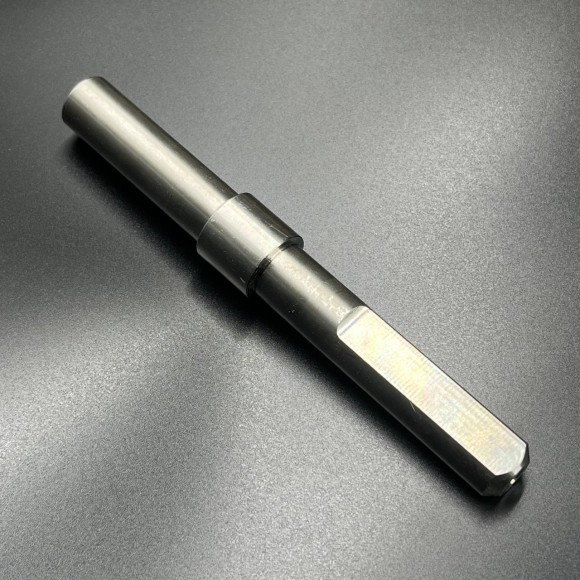 Вал водяного насоса стальной (в сборе с подшипниками и сальниками)  (JSP)