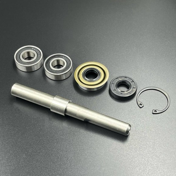 Вал водяного насоса стальной (в сборе с подшипниками и сальниками)  (JSP)