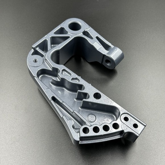 Струбцина подвески левая Yamaha 9.9-15 (63V-43111-07-8D) (Yamaha)