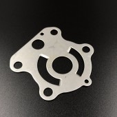 Пластина помпы охлаждения Yamaha F75-100 (Yamaha) Пластина помпы охлаждения Yamaha F75-100 (Yamaha)