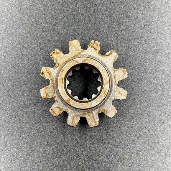 Шестерня пиньон Suzuki DT9.9-15, DF8-20(A), DF9.9(B) (WUHU) Шестерня пиньон Suzuki DT9.9-15, DF8-20(A), DF9.9(B) (WUHU)