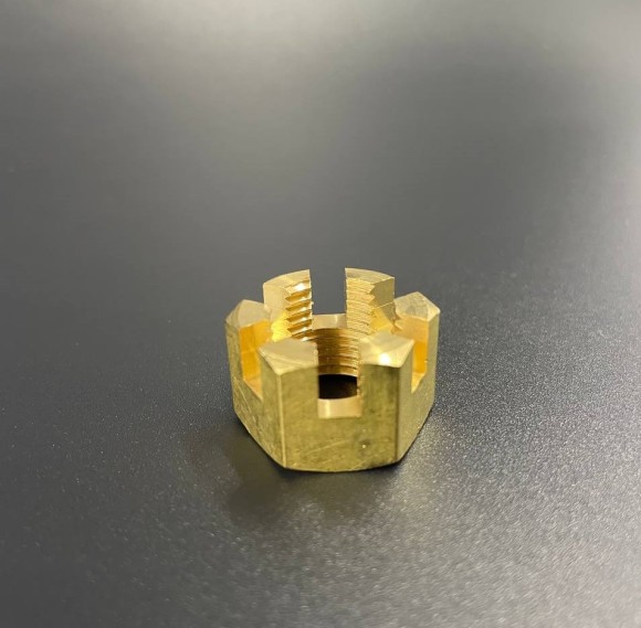 Гайка крепления гребного винта Yamaha 40-90, F25-100 (Yamaha) Гайка крепления гребного винта Yamaha 40-90, F25-100 (Yamaha)