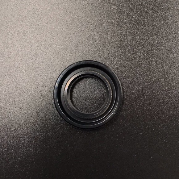 Сальник Suzuki (09282-17006) (16x30x4.5) (Suzuki) Сальник Suzuki (09282-17006) (16x30x4.5) (Suzuki)