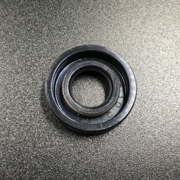 Сальник редуктора Suzuki 09282-10008