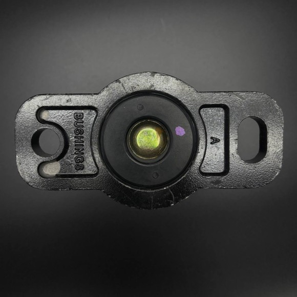 Опора двигателя резинометаллическая MOUNT BASE ASSY QS