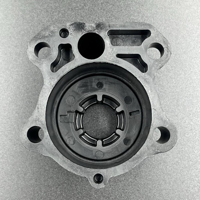 Корпус помпы охлаждения Yamaha F75-100 (Yamaha)