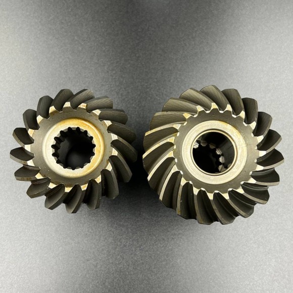 Шестерни  верхнего редуктора Mercruiser Alpha One (1.84-1.81 редукция) (Osaka) Шестерни  верхнего редуктора Mercruiser Alpha One (1.84-1.81 редукция) (Osaka)