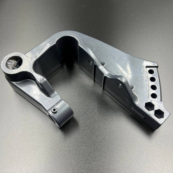 Струбцина подвески левая Yamaha 9.9-15 (YUELANG) Струбцина подвески левая Yamaha 9.9-15 (YUELANG)