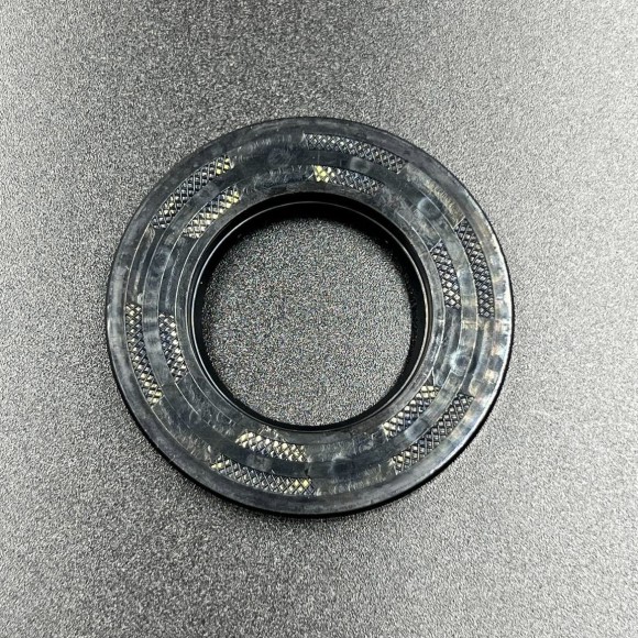 Сальник гребного вала Suzuki DT 75-140, DF60-140 (09282-28002) (28x50x6) (Suzuki) Сальник гребного вала Suzuki DT 75-140, DF60-140 (09282-28002) (28x50x6) (Suzuki)
