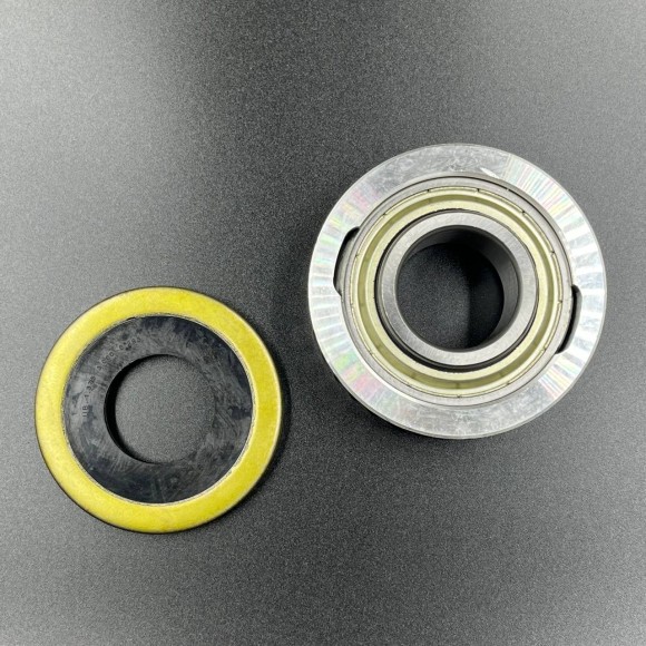 Подшипник транцевый Mercruiser(30-879194A02) с сальником(26-88416) (JSP) Подшипник транцевый Mercruiser(30-879194A02) с сальником(26-88416) (JSP)